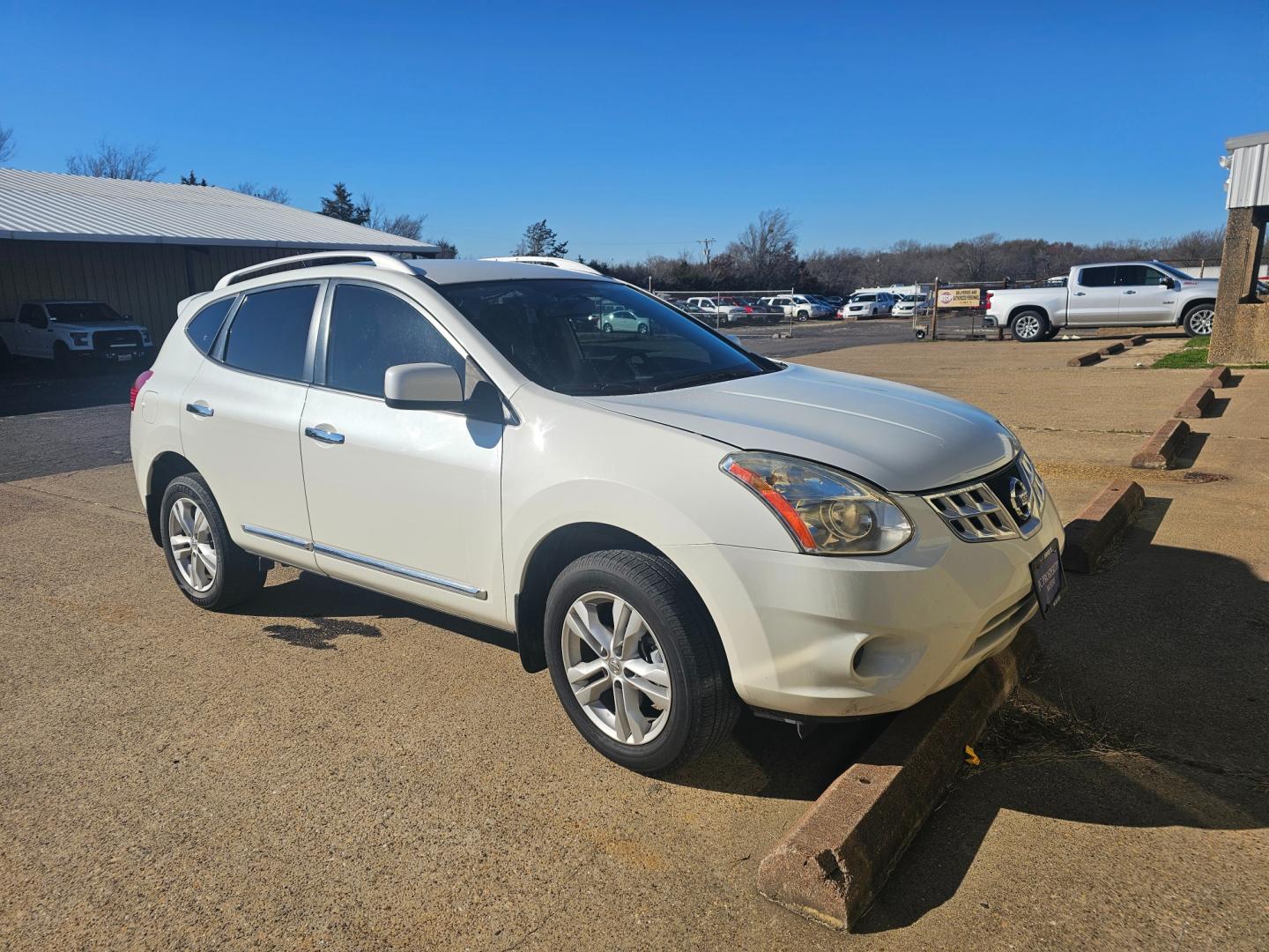 2013 WHITE Nissan Rogue S 2WD (JN8AS5MT8DW) with an 2.5L L4 DOHC 16V engine, Continuously Variable Transmission transmission, located at 533 S Seven Points BLVD, Seven Points, TX, 75143, (430) 255-4030, 32.313999, -96.209351 - Photo#1